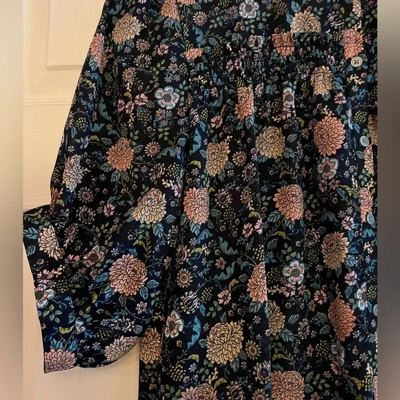 Loft/women’s blouse,size S, 3/4 length sleeves, black, blue and peach - Picture 2 of 6